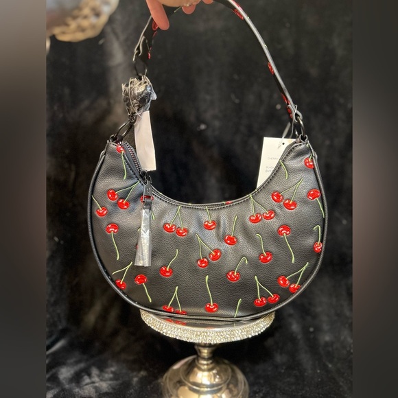 🖤🍒 Betsey Johnson Cherry On-Top Shoulder Bag with cute Cherry bag charm🍒🖤NWT - Picture 11 of 17